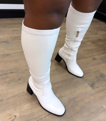 Moomie White Boots